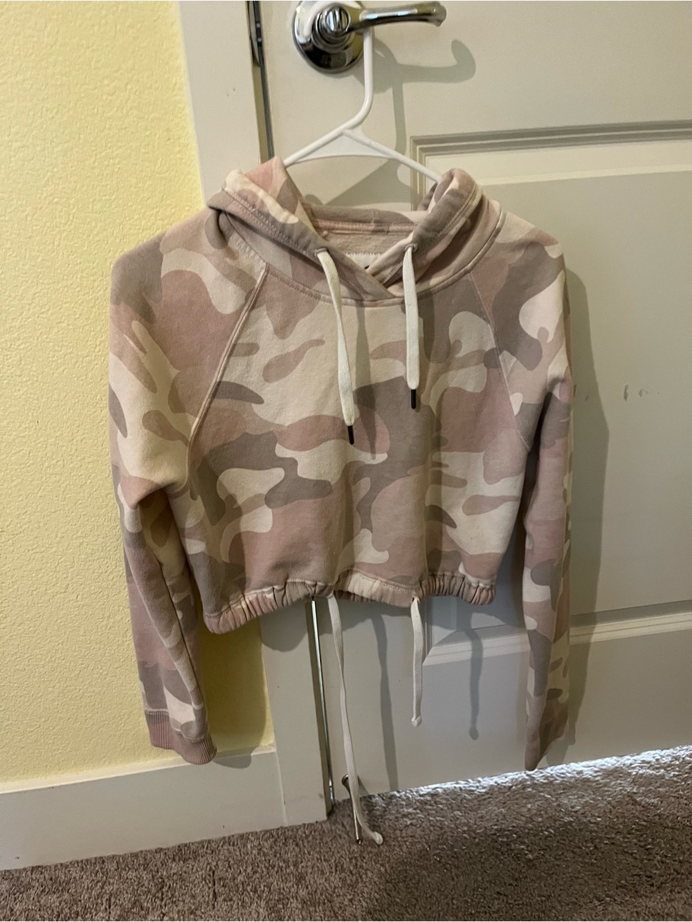 Hollister Pink & Cream Camo Cropped Hoodie